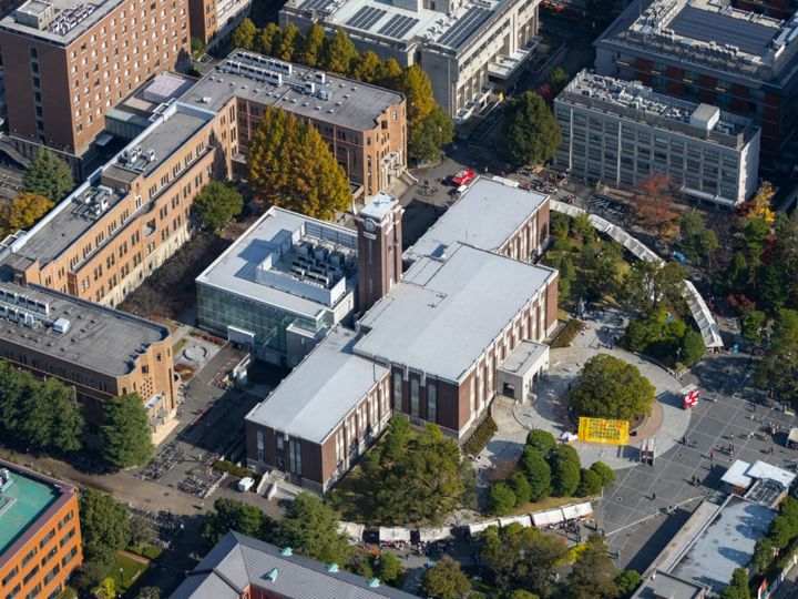 All About ニュース編集部は、全国の男女300人を対象に「学歴」に関するアンケート調査を実施しました。今回は、「聞いてすごいと思う大学」ランキングの結果を紹介します。2位は「京都大学」、では1位は？