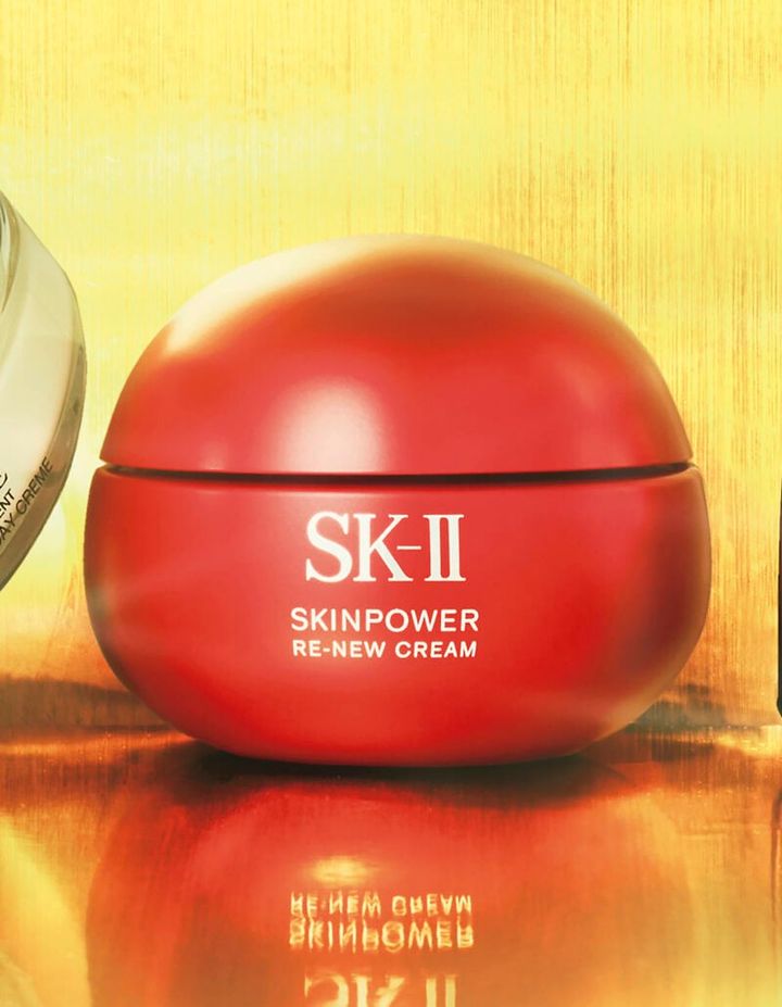 「ハリの頂点」ケアという新しい着眼点を搭載して進化。こっくりしながらベタつかない使用感も◎。SK-Ⅱ スキンパワー リニュー クリーム 50g 1万8700円〈編集部調べ〉（SK-Ⅱ）※9月20日発売