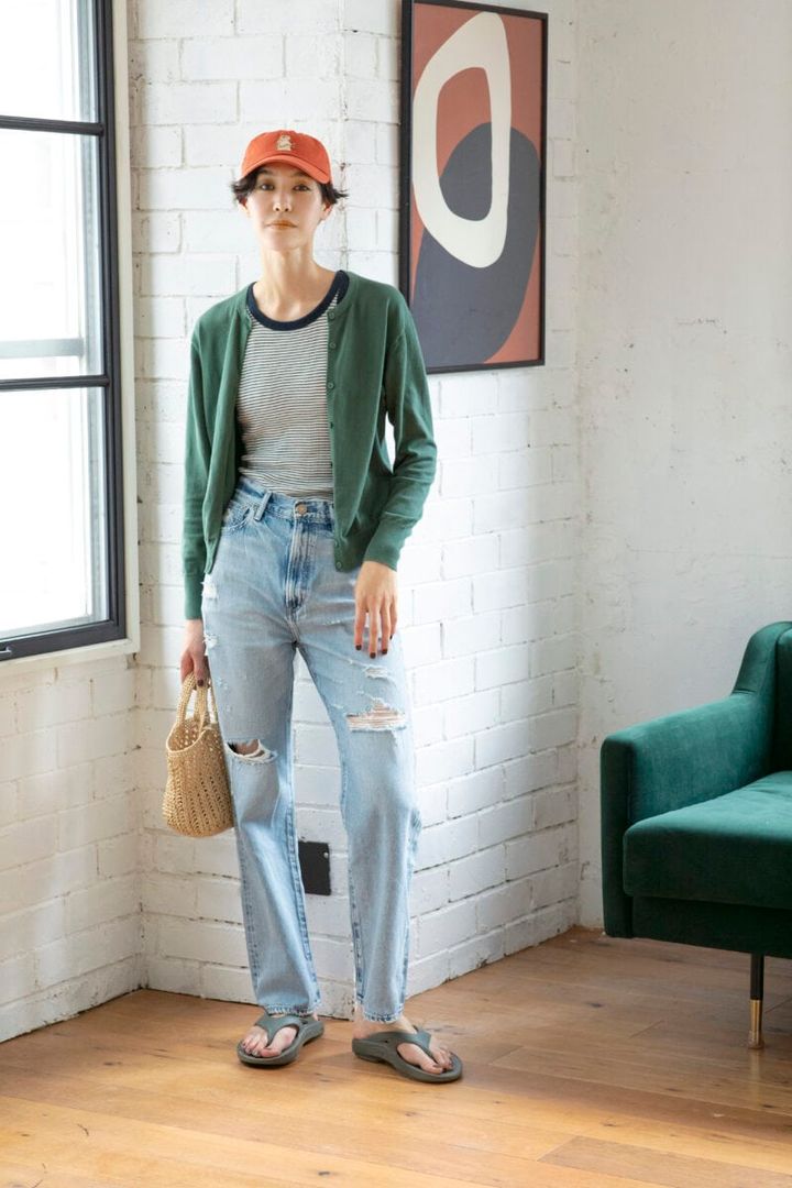 タンクトップ／ Robert.P.Miller カーディガン／ユニクロ デニム／ニードバイヘリテージ バッグ／手編み サンダル／ウーフォス キャップ／ 立川プレイパークで購入