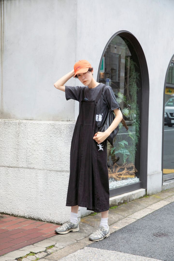 ワンピース／フォグリネンワークス Tシャツ／古着 バッグ／ほぼ日手帳 スニーカー／アシックス キャップ／ティッカ