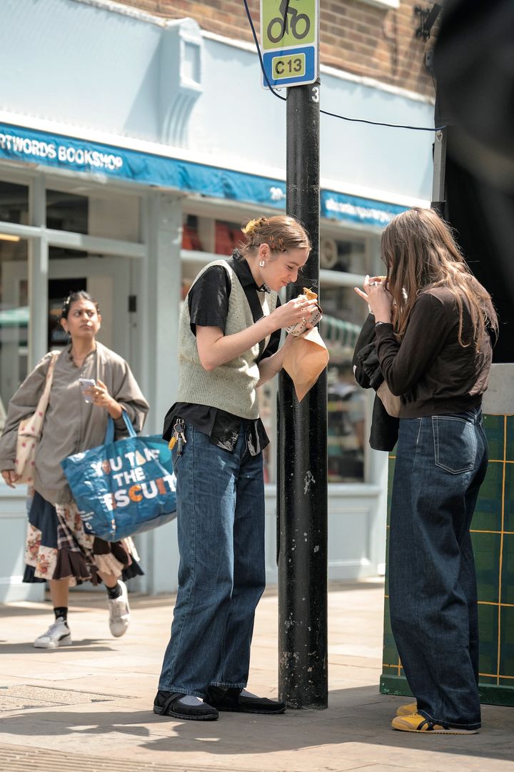 夏の終わりはデニムを使ったコーディネートが人気！【ロンドンガールの一週間コーデ】