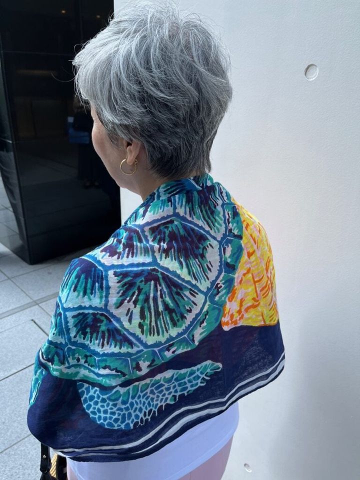 ストールはイヌイエディションズ