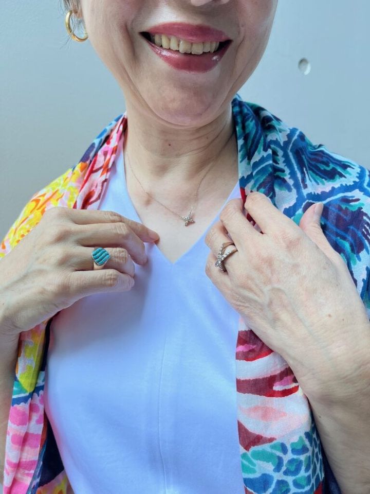 アクセサリーはKashikey brown diamond