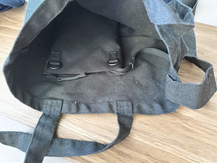 内ポケットがないトートバッグなどにポーチとして使うのもおすすめ