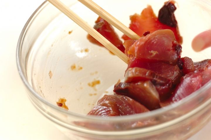 カツオとルッコラのサラダの作り方1