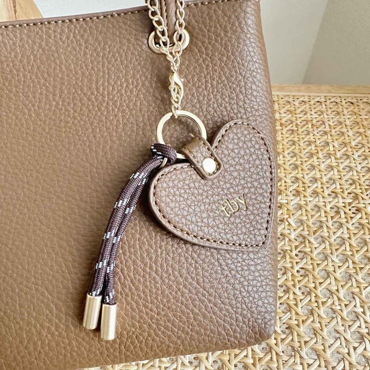 画像: ハートチャームがポイント