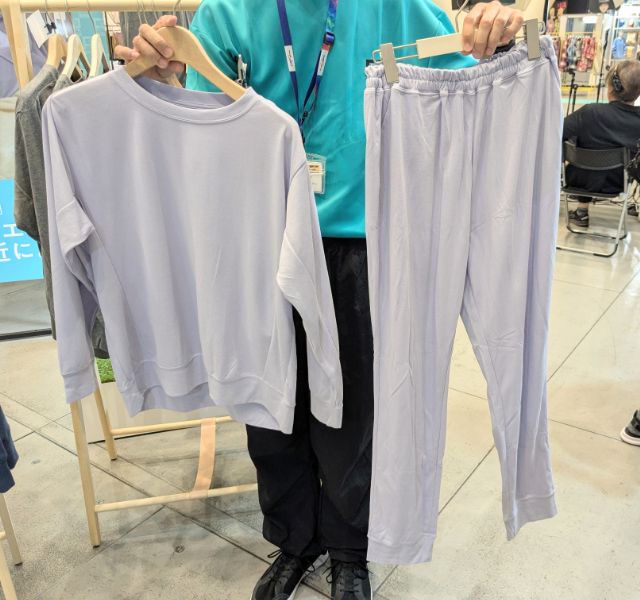 レディースメディヒールの長袖シャツとパンツ