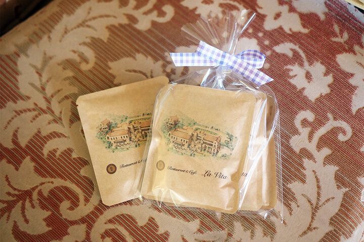 100年以上前の光きらめく別世界でランチ&ティータイムを♪ 川奈ステンドグラス美術館の絶景レストラン＆カフェ「ラ・ヴィータ」