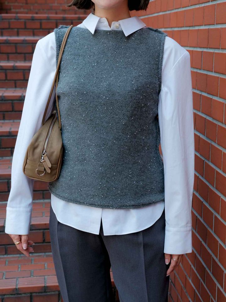 画像: コンパクトなキラキラニットでスタイルアップ