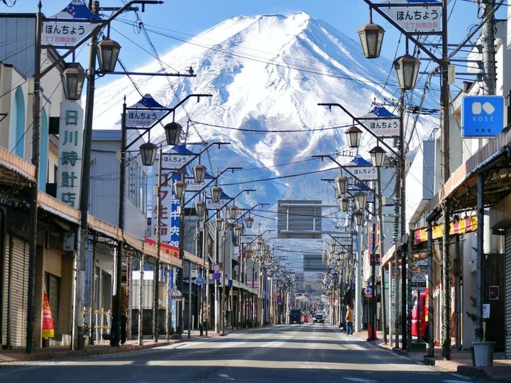 大東建託は、山梨県に住む20歳以上の男女を対象に居住満足度調査を行い、「いい部屋ネット 街の幸福度ランキング2025＜山梨県版＞」として発表しました。山梨県民が選ぶ「街の幸福度が高い自治体」ランキングの2位は「富士吉田市」、1位は？