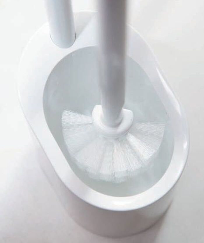 【ニトリ】ケースに水が溜まらない…！？神すぎる〈トイレブラシ〉の秘密とは？