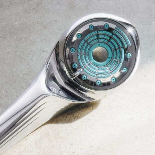 毛穴の奥まで泡が届く！リファ最新シャワーヘッドを美容のプロも絶賛