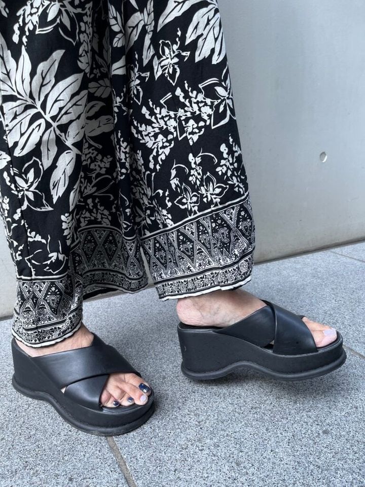 サンダルはユニクロ