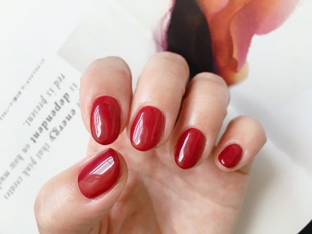 大人の心理テスト「あなたのテイカー度」赤ネイル