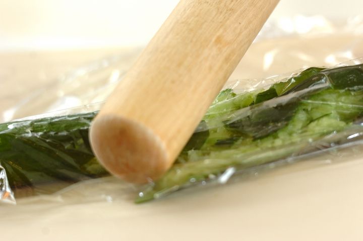 さっぱり！キュウリの大葉胡麻和えの下準備1