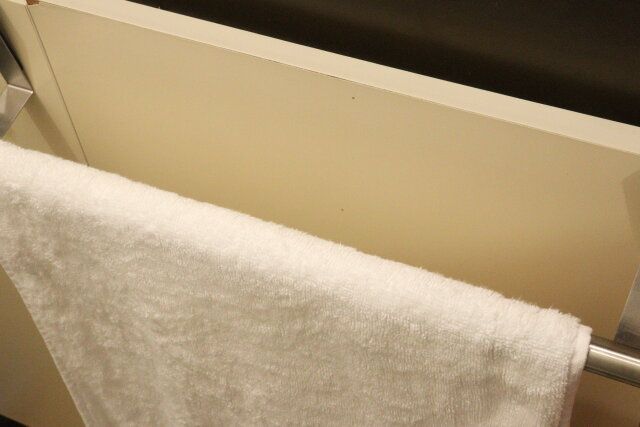 伸縮できるタオルハンガー（ドア掛け用） 使用例