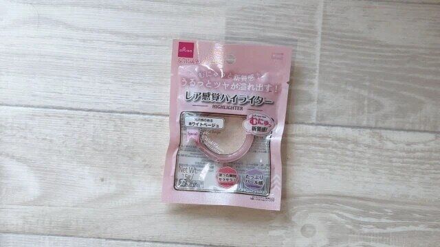 ダイソー ＆. Wチャーム ハイライター 01a パッケージ