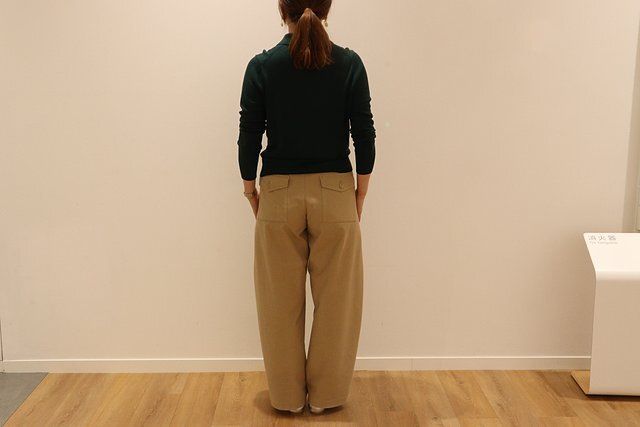 ユニクロのジャージーバレルレッグパンツ2