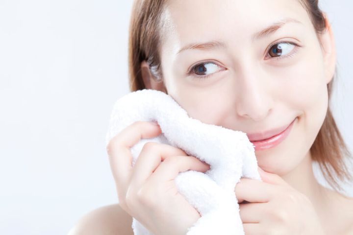 “なんだかシミの濃さが気になる…”を防ぐ！ 40・50 代が今こそすべき美白スキンケア術