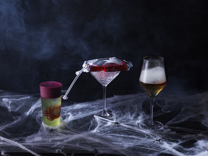 ハロウィンムード満載の限定カクテル