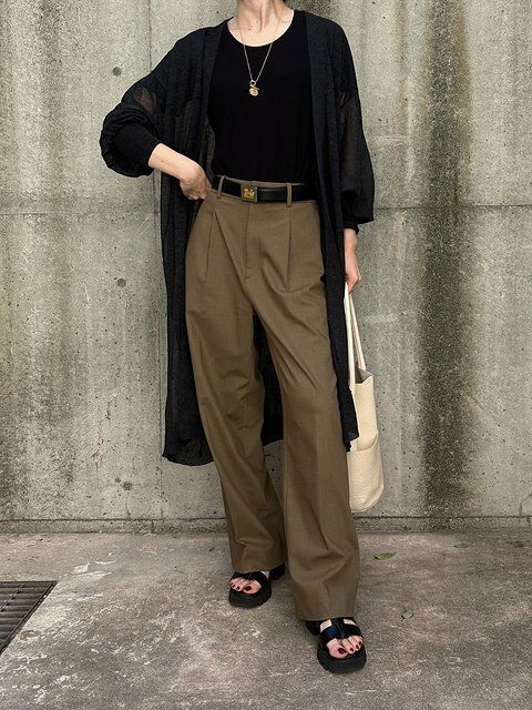 黒カーディガンコーデ5