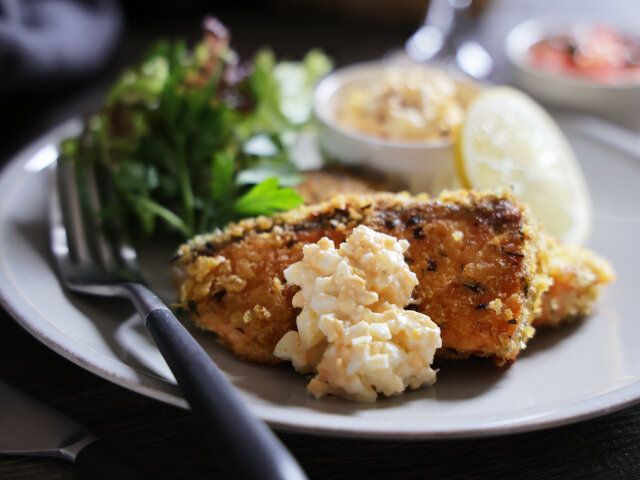 カレーマヨのサーモン香草焼き タルタルソースを添える