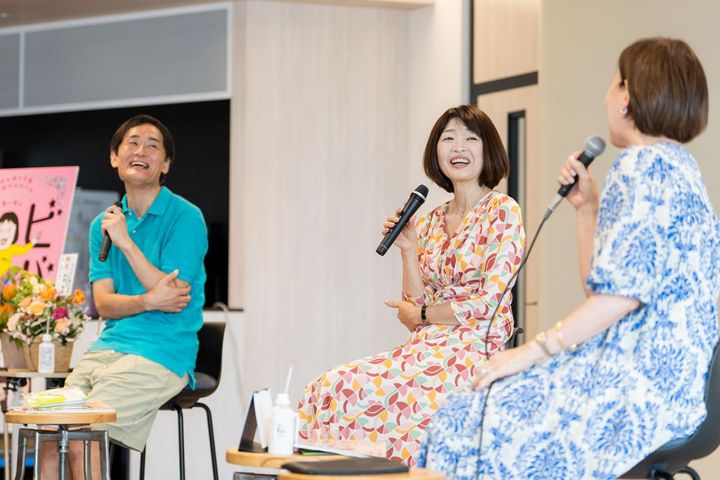 トークショー&サイン本お渡し会に一緒に登壇した仲良しサラリーマン、マリリン（写真左）も、『Wの悲劇』の大ファン。モノマネで大いに盛り上がりました