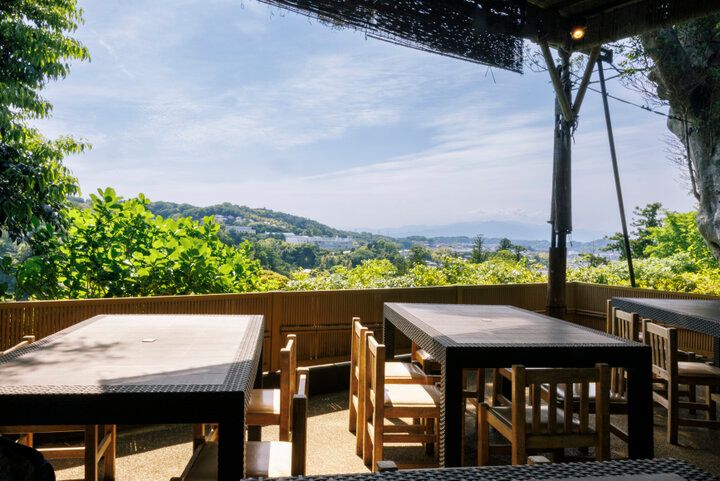 北鎌倉の天空カフェ♪ 円覚寺の絶景テラスで心うるおうひととき「弁天茶屋 航」 