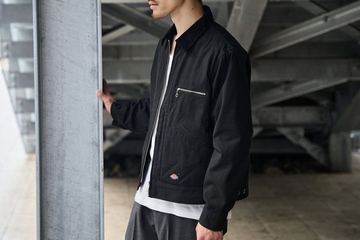 タフで機能的なワークウェアとして誕⽣した100年以上の歴史を持つDickies（ディッキーズ）から、オーセンティックな ワークジャケットのARKnets（アークネッツ）別注モデルを展開する。