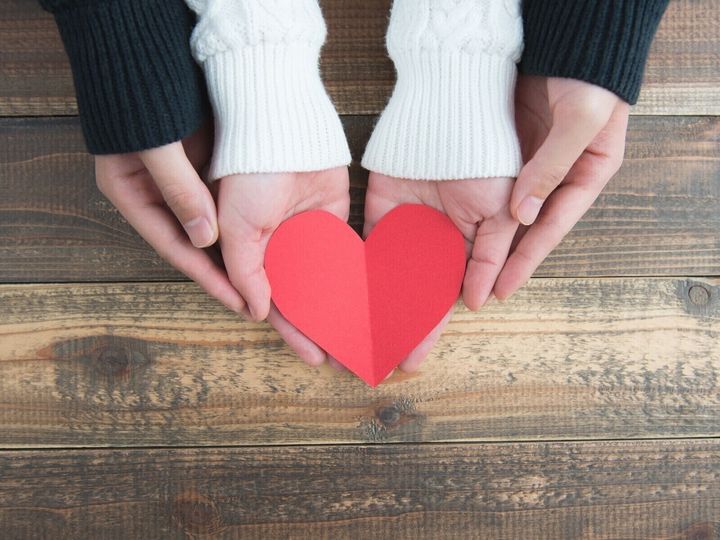 妻が「超年上」の夫婦が話題だが、彼らに対して世間の論調は厳しい。“常識的な結婚”であっても、別れるときは別れるものなのだが。23歳年下の20代男性と事実婚した51歳女性に、彼と生きる決意をした理由を聞いた。※サムネイル画像：PIXTA