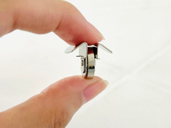 【キャンドゥ】不思議な形の「ボタン」！？→あの面倒な作業がゼロになる超お手軽グッズでした♪