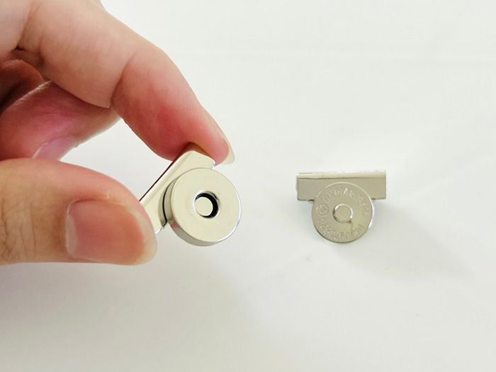 【キャンドゥ】不思議な形の「ボタン」！？→あの面倒な作業がゼロになる超お手軽グッズでした♪