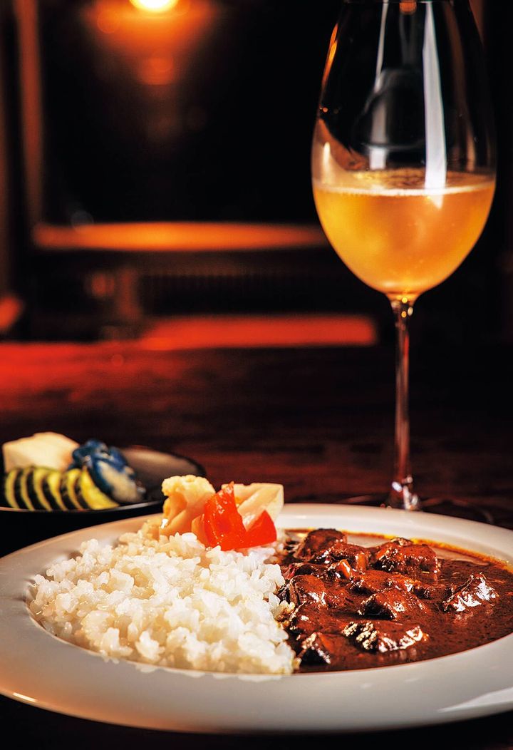 乃木坂『goblin NISHIAZABU』の「黒毛和牛の欧風カレー」、「ゴブリンの特製ぬか漬け」