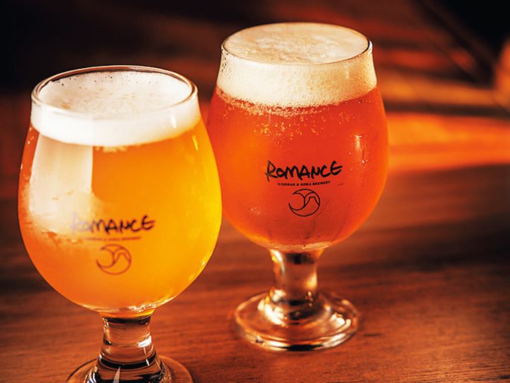 六本木『ロマンス お好み焼きとクラフトビール』で提供している「常陸野ネストビール ホワイトエール」、「ベアードビール ライジングサン」