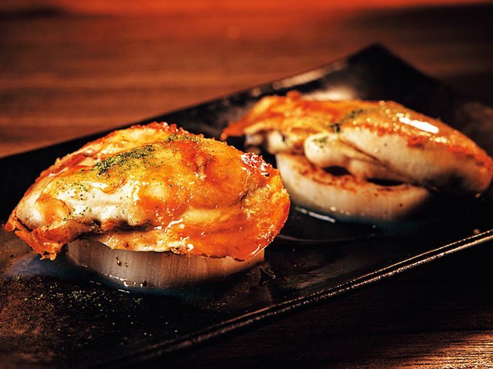 六本木『ロマンス お好み焼きとクラフトビール』の「カキとレンコンバター」