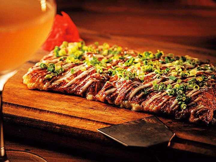 六本木『ロマンス お好み焼きとクラフトビール』の「ロマンス焼き」