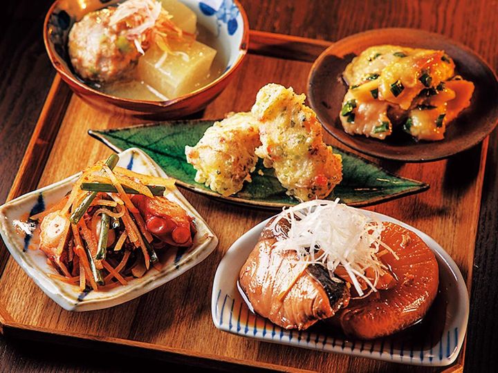 六本木『飯処 角と』の「おばんざい５種盛り」