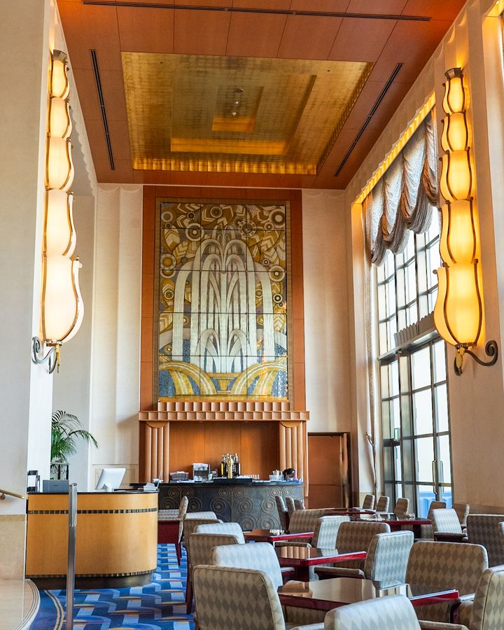 ディズニーアンバサダーホテル「ハイピリオン・ラウンジ」内観