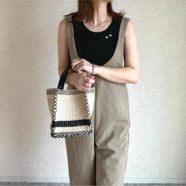 UNIQLO×ANYA HINDMARCHのブラックの「T4TANK/リブタンクトップ」