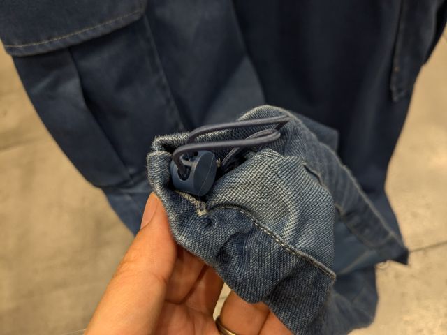 デニムカーゴコクーンスカートの裾部分