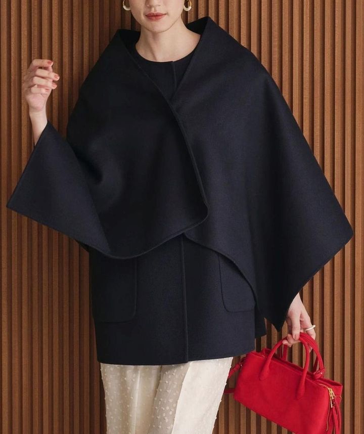 画像: 「バイカラー リバー ストール」￥39,930 出典：ユナイテッドアローズ