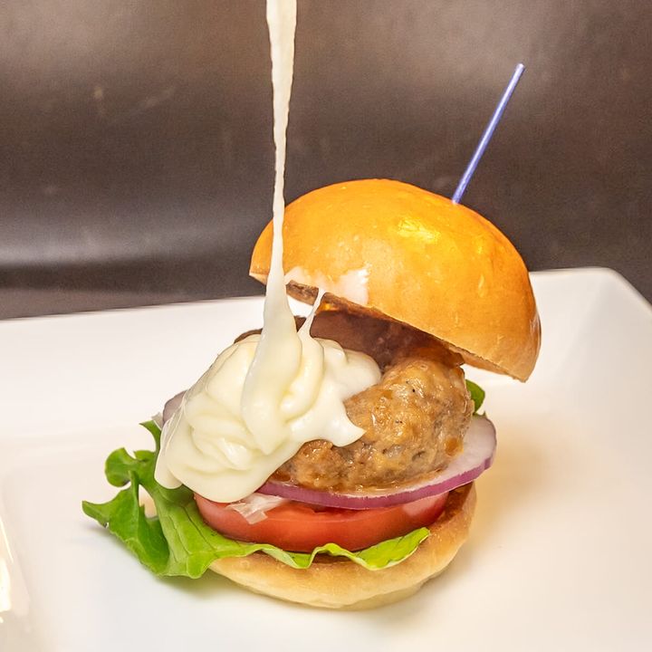 フレンチシェフが作る 山わさび風味バーガーwithチーズディップ