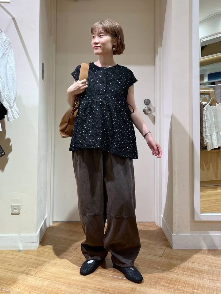 こなれて見えるブラウンデニムが新鮮！ 出典：WEAR