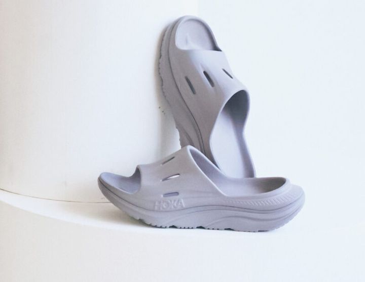 オラリカバリースライド¥9.900／ホカ（デッカーズジャパン）