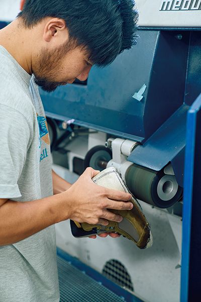 「ワークマンが神すぎる！」コスパ最強のおすすめシューズが優秀すぎた