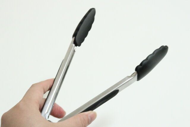 ダイソーの使いやすいシリコーントング（ミッキー）