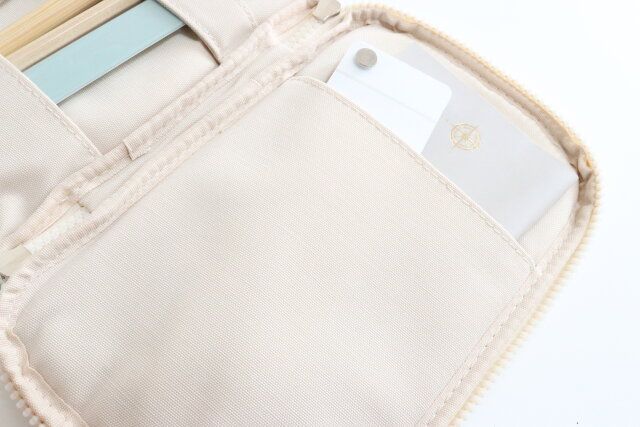 ダイソーのペンケース（ペンホルダー付、2ポケット）のポケット