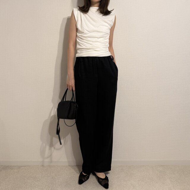 モノトーン合わせも華やかに