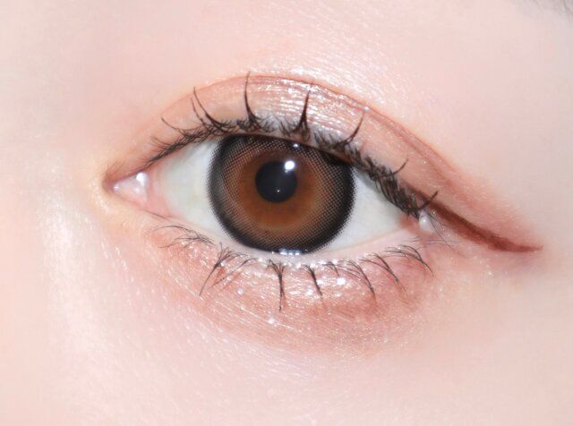 DAISY DOLL by MARY QUANT デイジードール アイ ドロー シャドウ 02クリーミーモカ メイク後