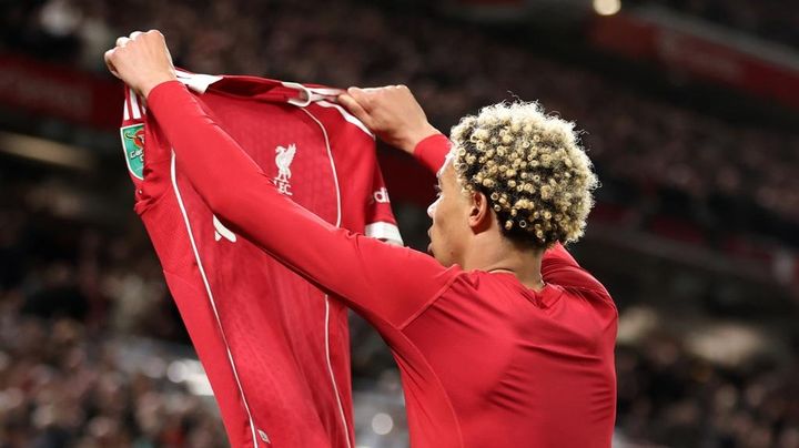 日本代表選手を救ってくれた23歳スターFW、ゴール直後の退場処分を謝罪…「愚か」と昔気質の監督は苦言